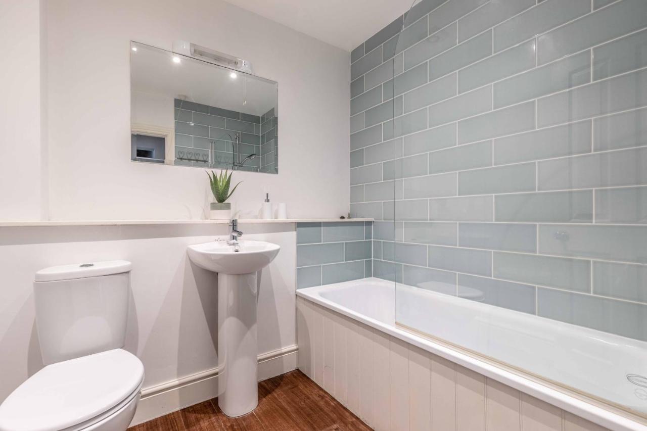 Cosy Central Windsor Apartment & Free Parking! Eksteriør bilde