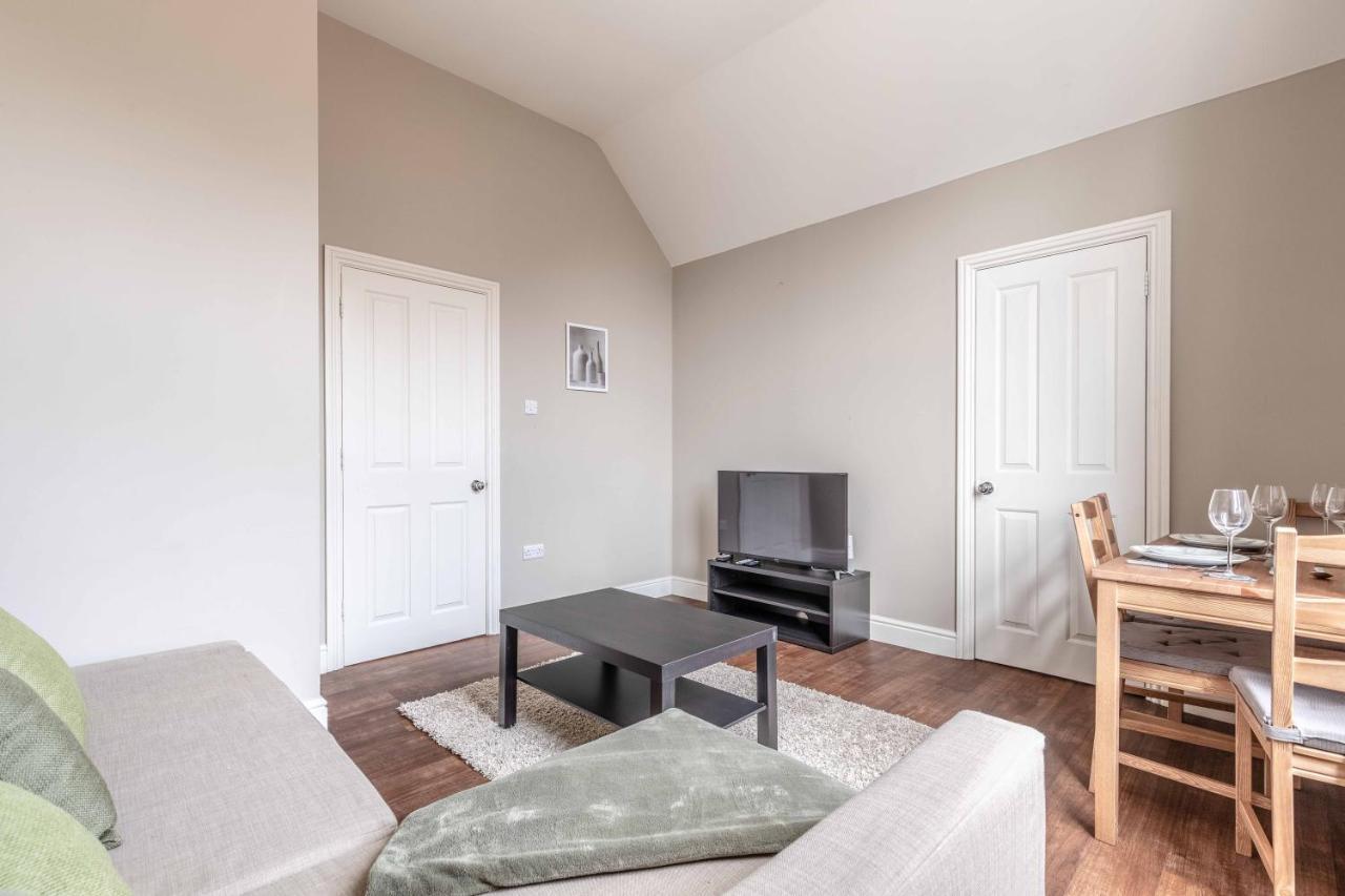 Cosy Central Windsor Apartment & Free Parking! Eksteriør bilde